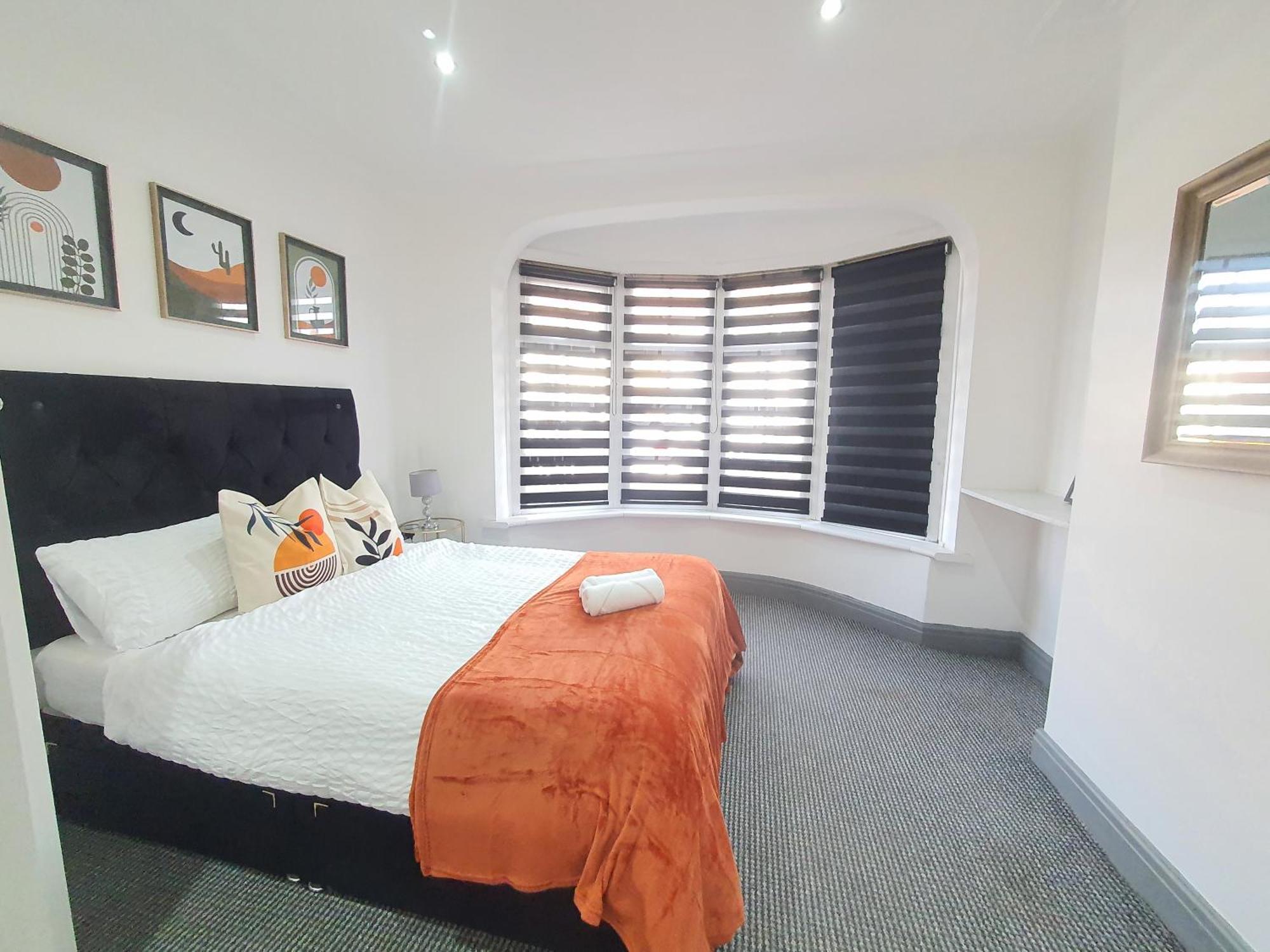 Only Family Groups - Pets Stay For Free - Sleeps 8 - Sofabed Blackpool Exterior photo